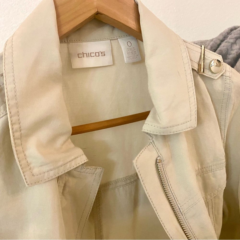 Chico’s Safari Jacket. Beige, lightweight gold accents. Like new. Small - Picture 10 of 14